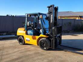 Toyota Forklift 4T Low Hours - picture0' - Click to enlarge