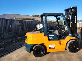 Toyota Forklift 4T Low Hours - picture1' - Click to enlarge