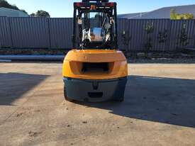 Toyota Forklift 4T Low Hours - picture2' - Click to enlarge