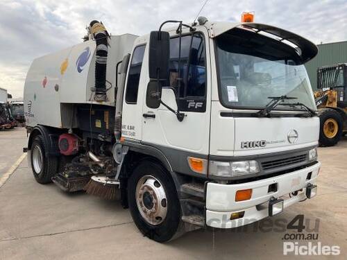 2002 Hino FF1J