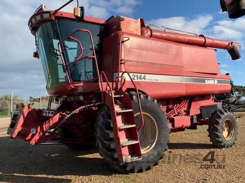 Case IH 2144 Axial Flow Combine & 1010 25ft Front