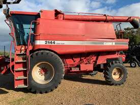 Case IH 2144 Axial Flow Combine & 1010 25ft Front - picture1' - Click to enlarge