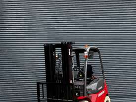 Manitou Industrial Forklift MI 25 D diesel - 2.5 tons - 4.5 m lift - picture0' - Click to enlarge