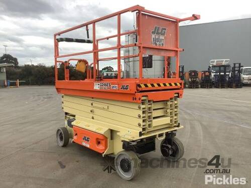 2016 JLG 3246ES