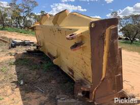 CAT D11 Dozer Blade Approx 5.3 M Long x 2.15 M High x Wear Plates Approx 40 mm Front 60mm Back ,Seri - picture0' - Click to enlarge