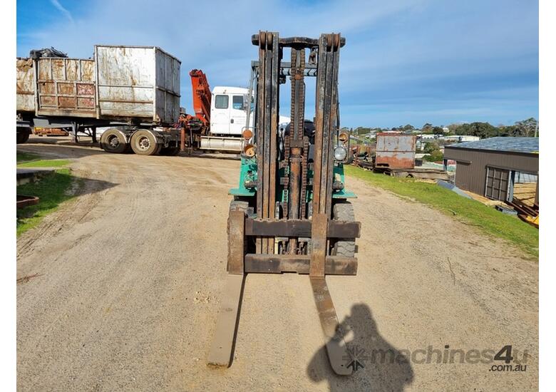 caption Mitsubishi FG30 Forklift