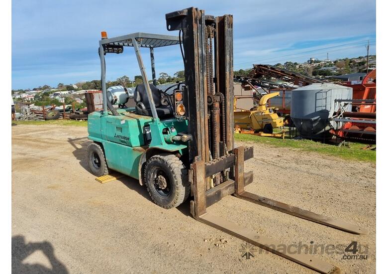 caption Mitsubishi FG30 Forklift