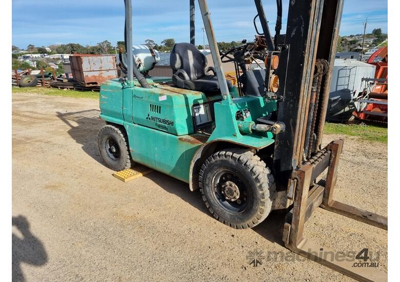 caption Mitsubishi FG30 Forklift