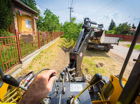 Skid Steer Loaders 3T - Perkins Engine + Range of Attachments - picture0' - Click to enlarge