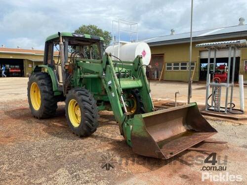 John Deere 6210