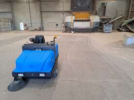 BUY NEW CONQUEST INDUSTRIAL BATTERY ELECTRIC FLOOR SWEEPER WITH WATERPROOF FILTER * MELBOURNE VIC - picture1' - Click to enlarge