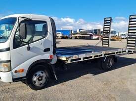 Hino Dutro - picture2' - Click to enlarge