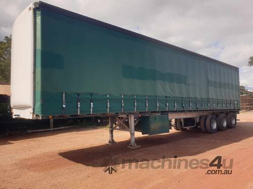 Tautliner Tri axle semi trailer 