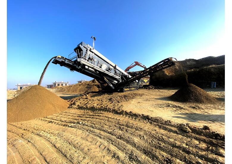 caption FABO FTS 15-60 MOBILE SCREENING PLANT 500-600 TPH | Ready in Stock