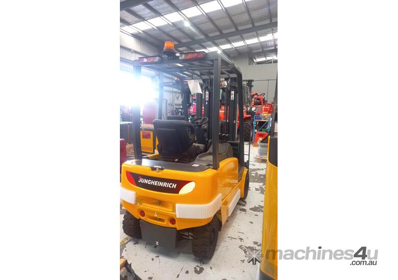 JUNGHEINRICH Refurbished Battery Electric Forklift with 4.8m Triple Mast