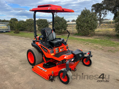 Kubota ZD1221 Zero Turn Lawn Equipment