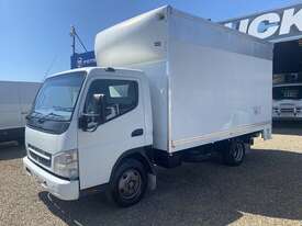 2009 Mitsubishi Canter 2.0 White Pantech Truck 4.9L, 4x2 - picture1' - Click to enlarge