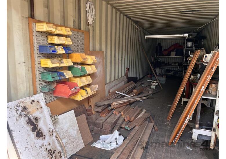 caption 40FT SHIPPING CONTAINER