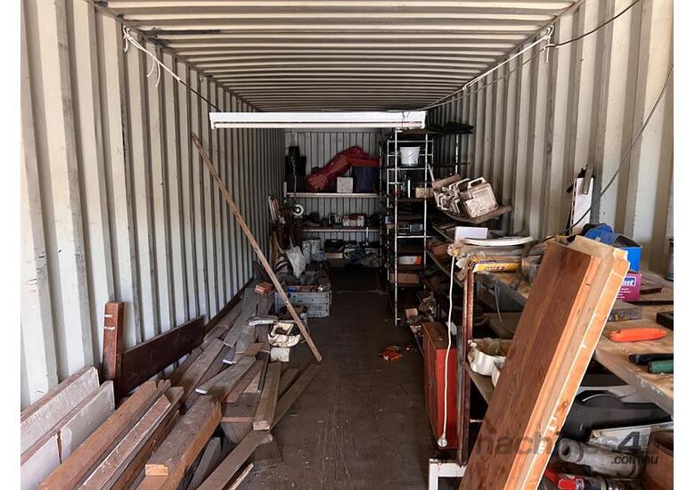 caption 40FT SHIPPING CONTAINER