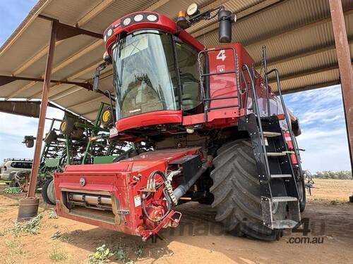 caption 2009 CASE IH 7120