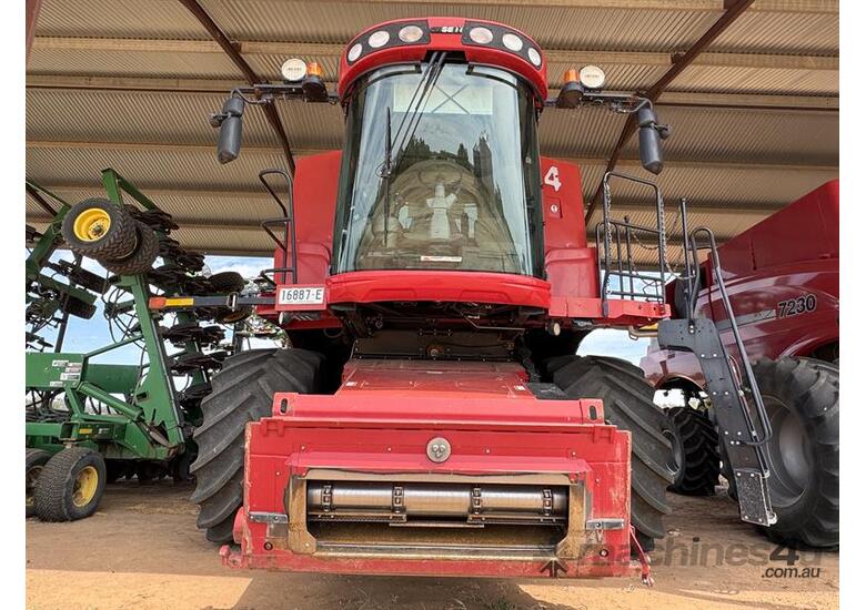 caption 2009 CASE IH 7120