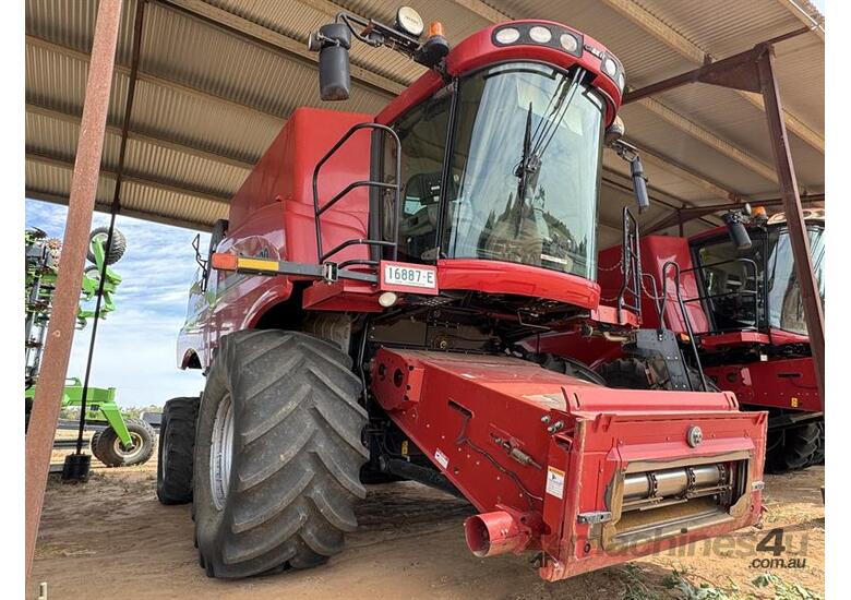 caption 2009 CASE IH 7120