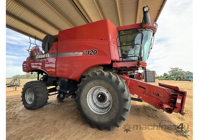 caption 2009 CASE IH 7120