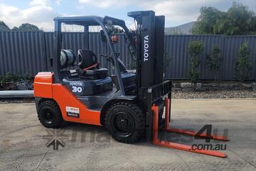 Toyota Forklift 3T Container Mast