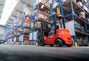 EP 3t FORKLIFT EFX302-Electric 80V 4500 mm height