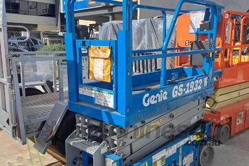 LIFT EQUIPT - GENIE 19FT ELECTRIC SCISSOR LIFT