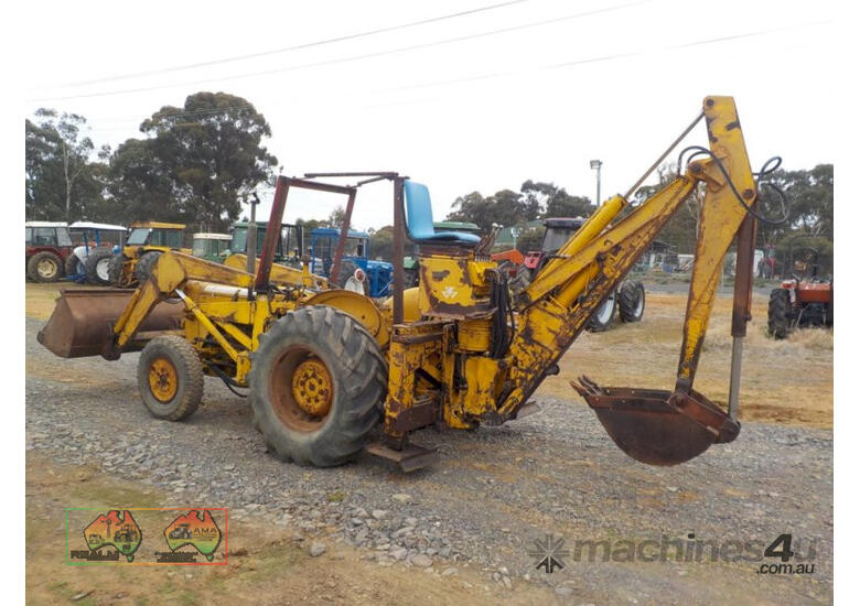 (6757) Massey Ferguson Backhoe FEL (Carisbrook, VIC)