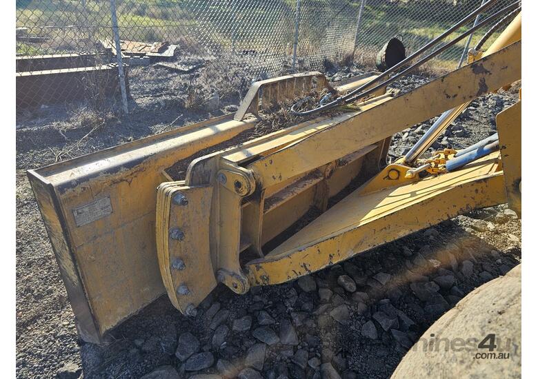 caption 2013 CATERPILLAR 12M VHP PLUS GRADER WITH FRONT BLADE