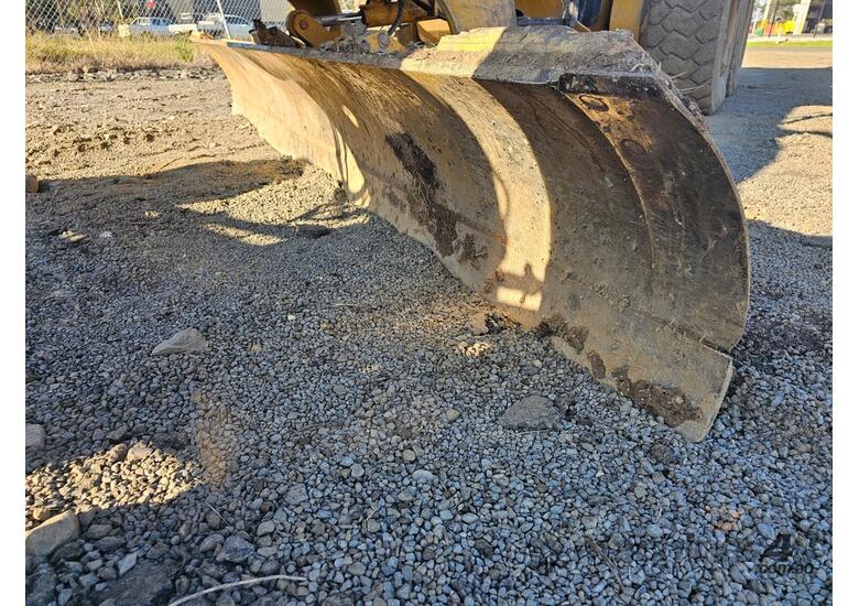 caption 2013 CATERPILLAR 12M VHP PLUS GRADER WITH FRONT BLADE