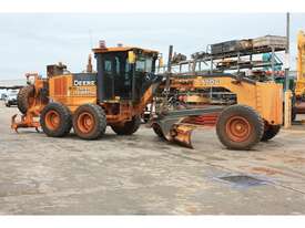 2013 JOHN DEERE 770G Grader - picture2' - Click to enlarge