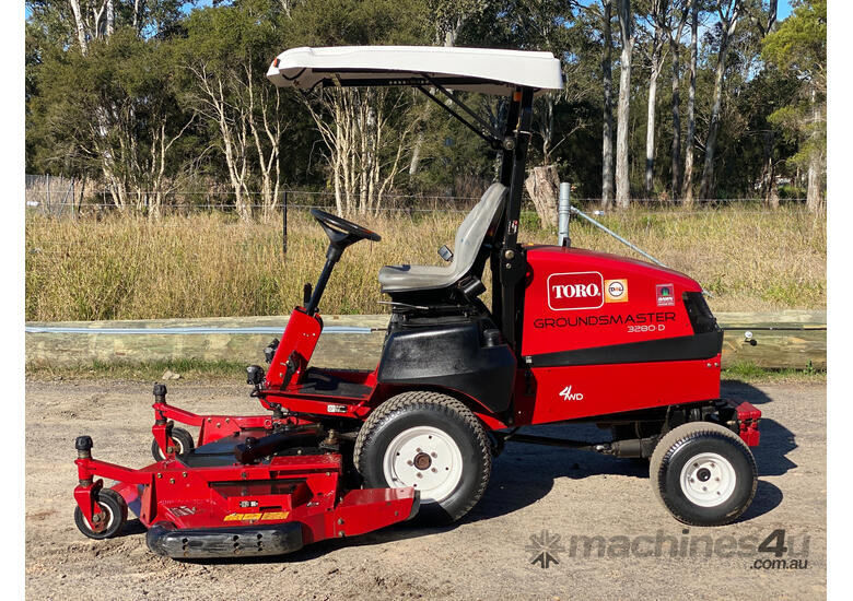 caption Toro GroundsMaster 3280 D Front Deck Lawn Equipment