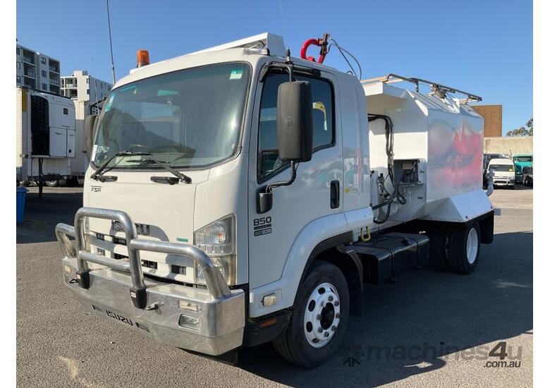 caption 2012 Isuzu FSR 850 Water Cart