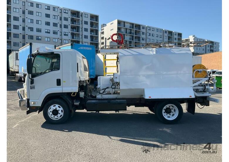 caption 2012 Isuzu FSR 850 Water Cart