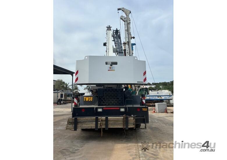 caption Rough Terrain Grove RT600E