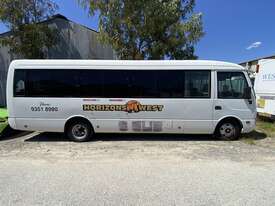 2006 Mitsubishi Commuter Bus - picture2' - Click to enlarge