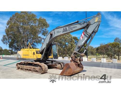 caption Volvo EC240BLC