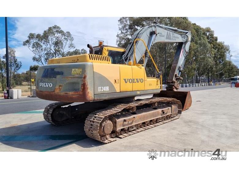 caption Volvo EC240BLC