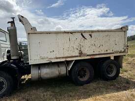 VOLVO F717  TIPPER - picture1' - Click to enlarge