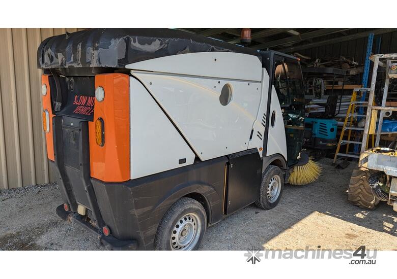 caption Macdonald Johnson Street Sweeper Clean Vacuum Dual Brush Aircondition electronic Digital Control