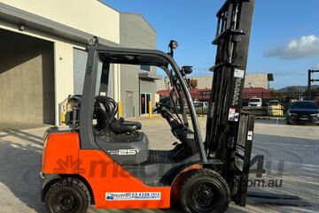 Wollongong Forklift: 2016 Toyota 2.5T LPG, 2-Stage Standard Mast, 4.5m Lift!