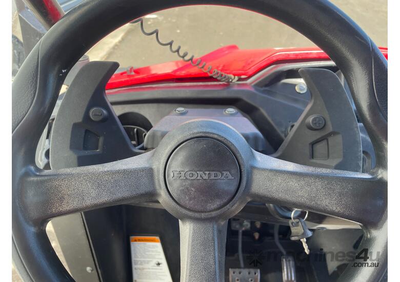 caption 2021 Honda Pioneer ATV/VTT