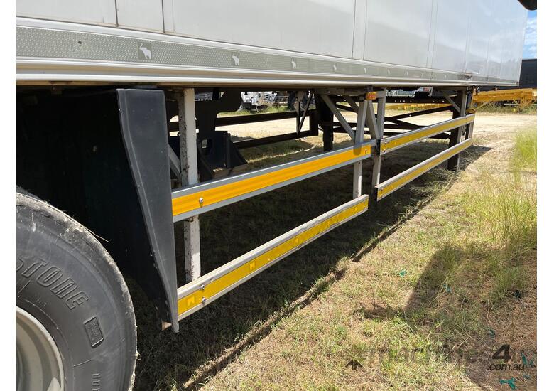 caption 2013 Schmitz ST3 Tri Axle Pantech Trailer