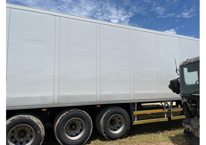 caption 2013 Schmitz ST3 Tri Axle Pantech Trailer