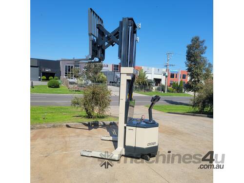 Crown Walkie Stacker Reach Forklift Model WR3000TL126 lifting capacity 1.5 T lifting height 3.2m