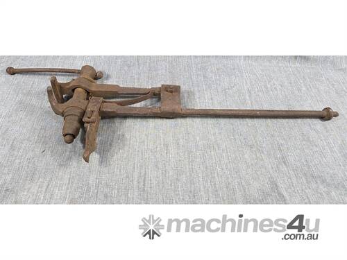 caption BLACKSMITHS VINTAGE LEG POST VICE