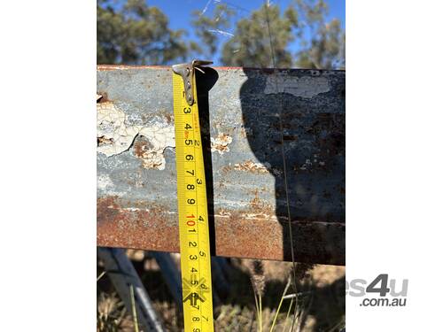 caption 3 x Steel Trusses at 7740mm